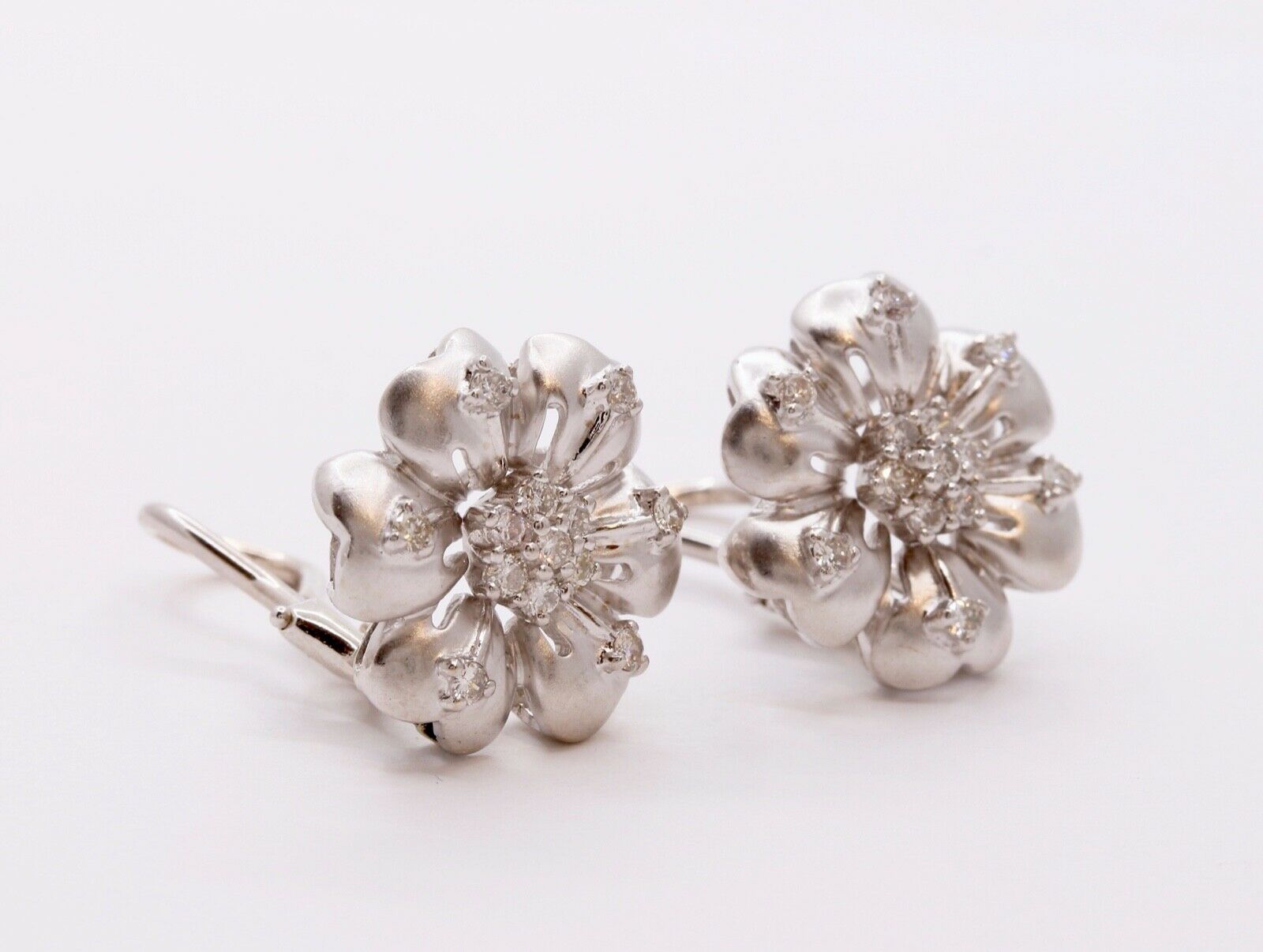 Lovely Vintage Summer 14K White Gold Diamonds Earrings