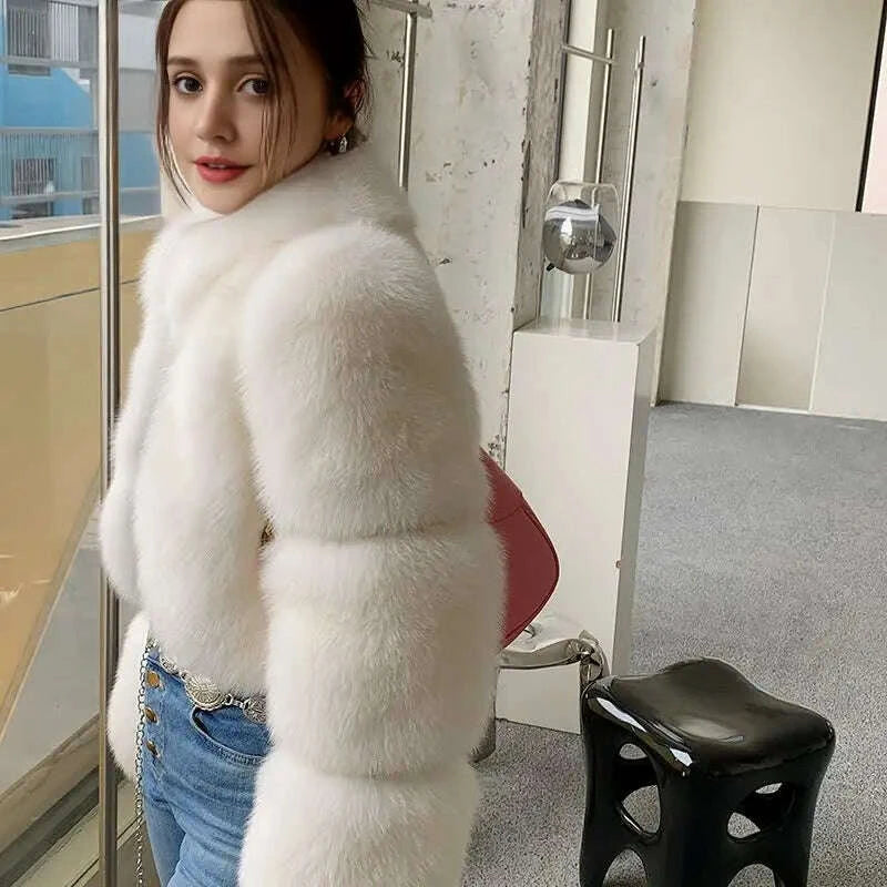 Quinn Women's Fox Fur Coat | Elegant Short Style 1